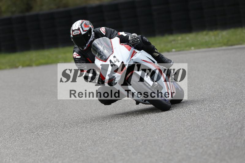 /37 28.07.2025 Dunlop Ride und Test Day ADR/Trackday Erfahren gelb Trackday schnell  rot/44